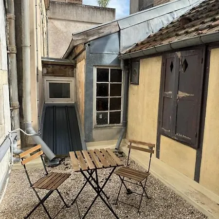 Le Zola Apartment *